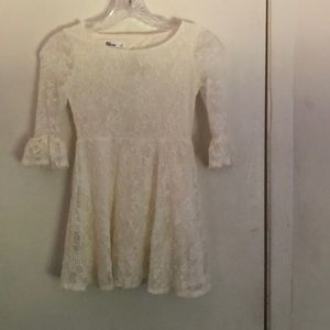 Lace dress with upper back cut-out